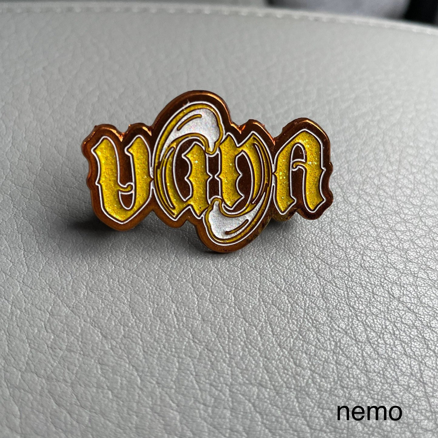 Vana LE Flip Pins (Trouble Clef Design)